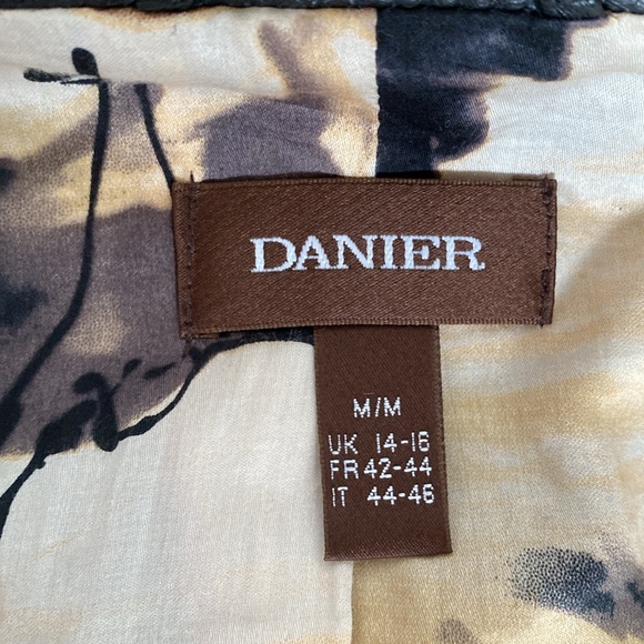 Danier Black 100% Leather Jacket! Snaps closure. Fully lined EUC! - Picture 15 of 17